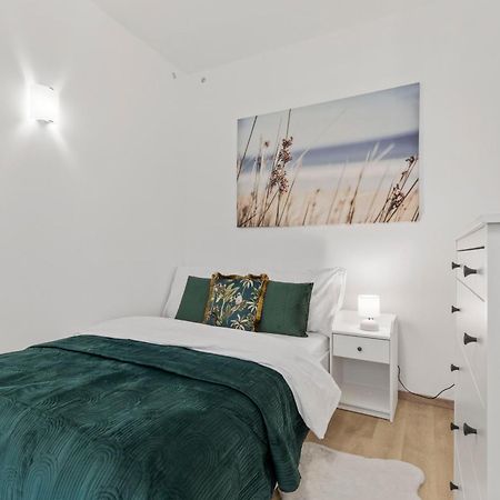 Garden Haven Studio In Old Town Bratislava Extérieur photo