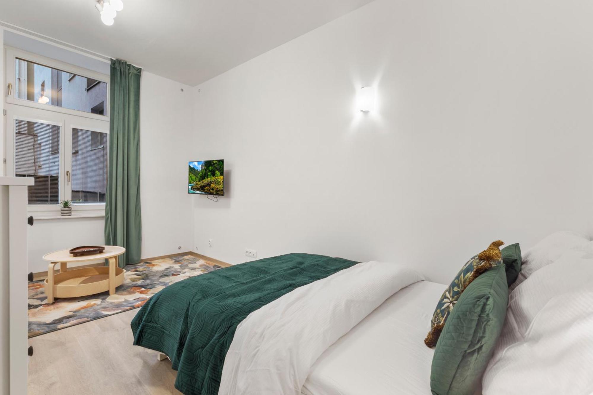 Garden Haven Studio In Old Town Bratislava Extérieur photo